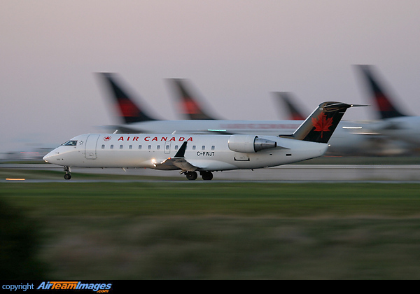 CRJ-200 Exterior
